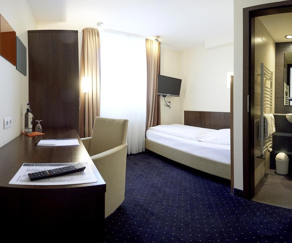 Hotel Silicium Höhr-Grenzhausen Exteriör bild